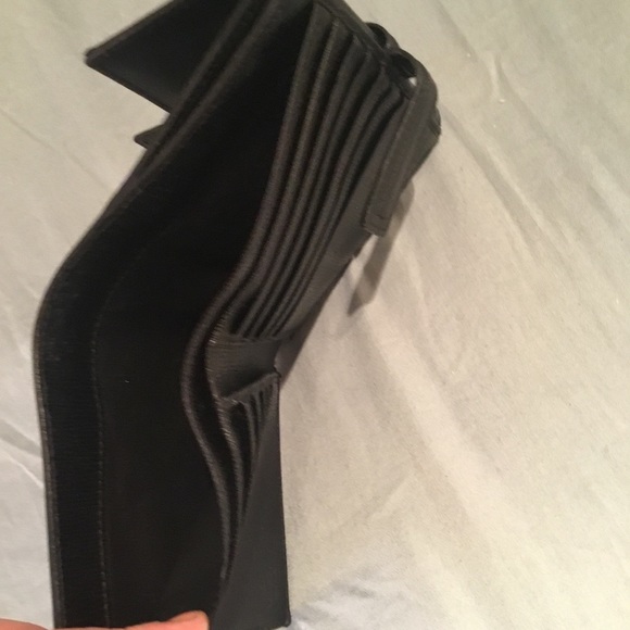 GUCCI WALLET IN GOOD PRE-LOVED CONDITION ๐ฅ๐ฅ๐ฅ๐๐ค๐ฎ๐น๐ฎ๐น๐ฎ๐น๐ฎ๐น - Picture 8 of 12